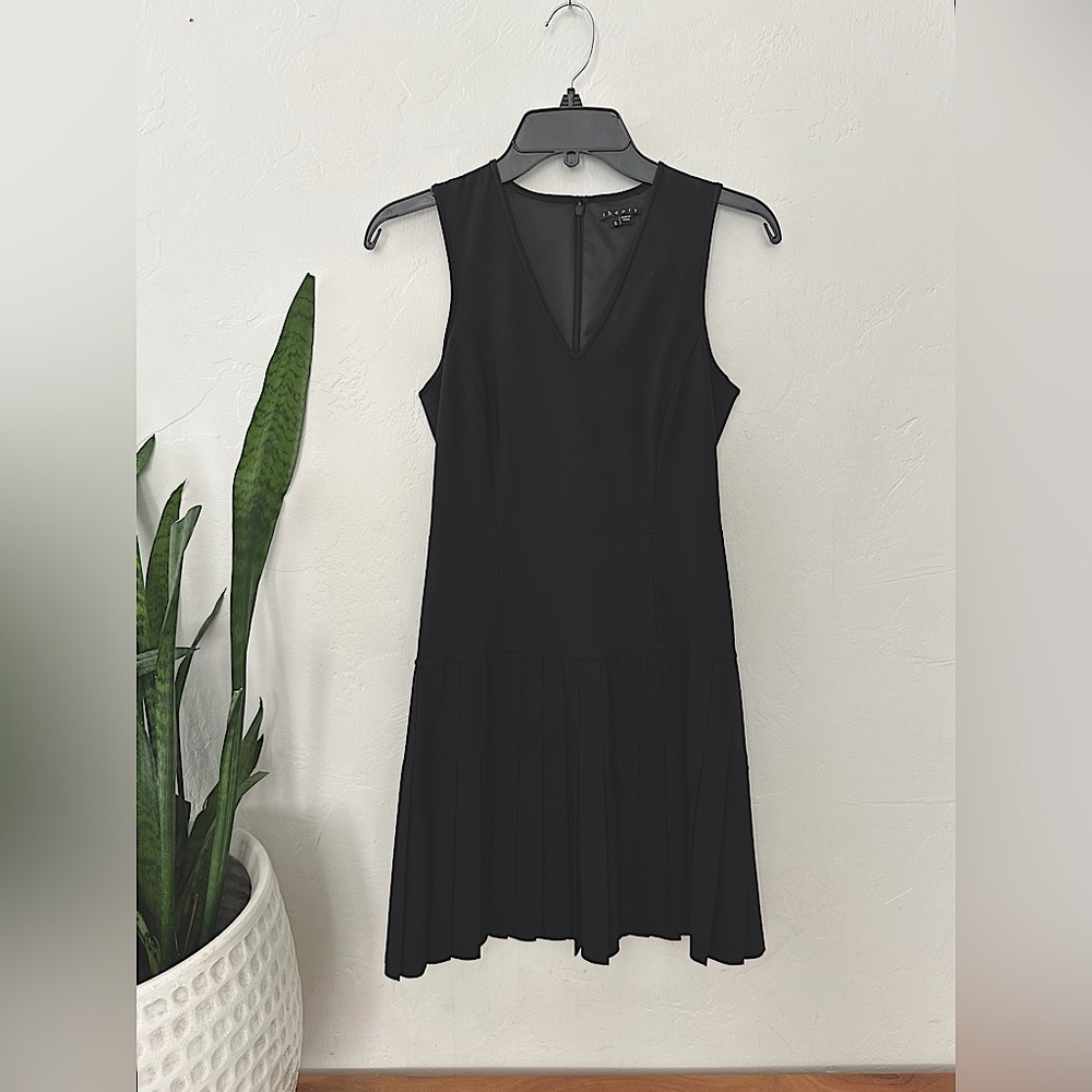 THEORY Cute Short Suiting Dress- pleated skirt!